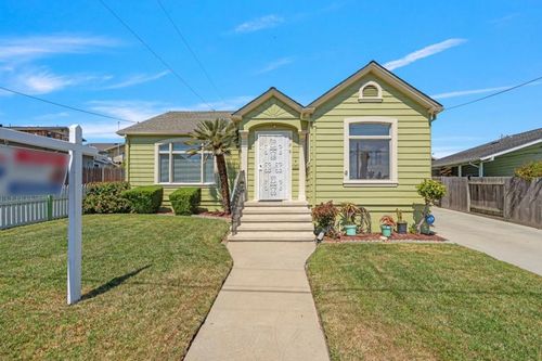 928 Lincoln St, Watsonville, CA, 95076-3927 | Card Image