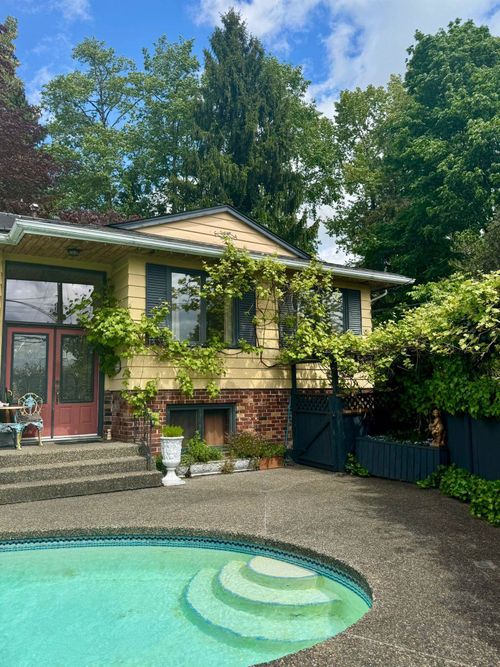 1240 Eastview Rd, North Vancouver, BC, V7J1L6 | Card Image