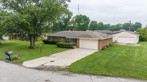 102 Tanglewood Dr, Anderson, IN, 46012-1023 | Card Image