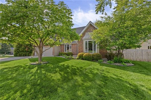 12010 W 74th St, Shawnee, KS, 66216-3528 | Card Image