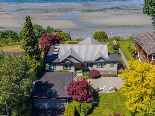 311 Poplar Ave, Qualicum Beach, BC, V9K1J7 | Card Image
