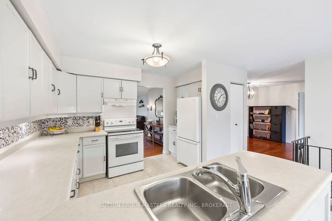 984 Ambleside Cres, House other with 5 bedrooms, 3 bathrooms and 2 parking in Kingston ON | Image 9