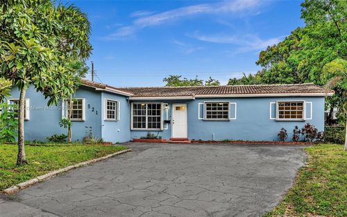 521 Sw 68th Ter, Pembroke Pines, FL, 33023-1158 | Card Image