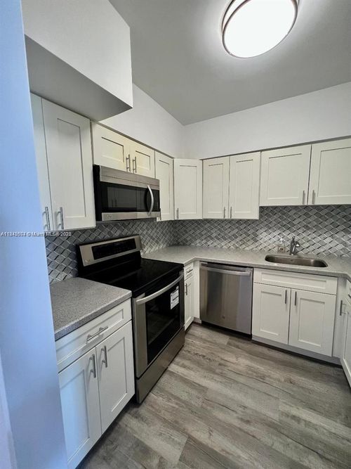 apt-4r-7441 Wayne Ave, Miami Beach, FL, 33141-2564 | Card Image