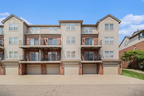 39459 Springwater Dr, Northville, MI, 48168-3962 | Card Image