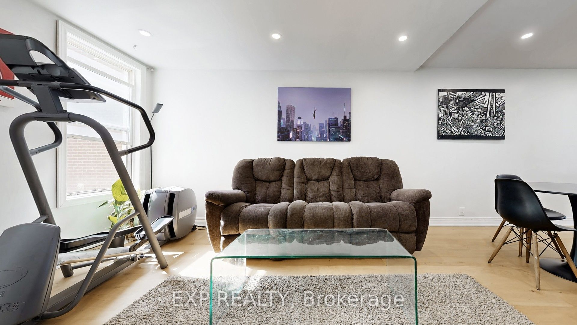 Residential in Toronto W06 5