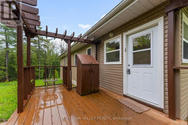 28084 Highway 41, House other with 5 bedrooms, 2 bathrooms and 5 parking in Renfrew ON | Image 33