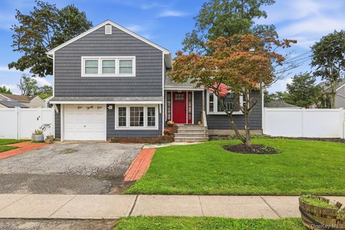 131 Fir Street, Babylon, NY, 11757 | Card Image