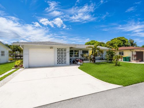 4923 Nw 55th Ct, Tamarac, FL, 33319-3286 | Card Image