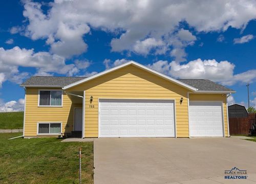 752 Bear Tooth Ct, Box Elder, SD, 57719-8202 | Card Image