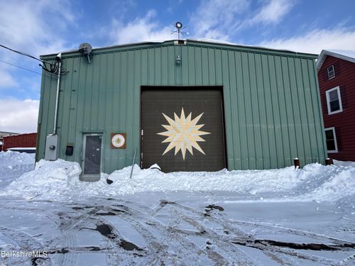 11 Gifford St, Pittsfield, MA, 01201-3701 | Card Image