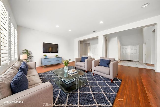 13894 Blue Ribbon Ln, House other with 6 bedrooms, 5 bathrooms and 1 parking in Corona CA | Image 5