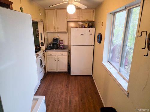 1632 Woodfield St, Ortonville, MI, 48462-9219 | Card Image