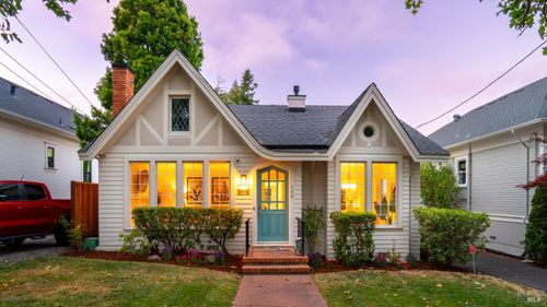 105 Laurel Ave, Petaluma, CA, 94952-4051 | Card Image