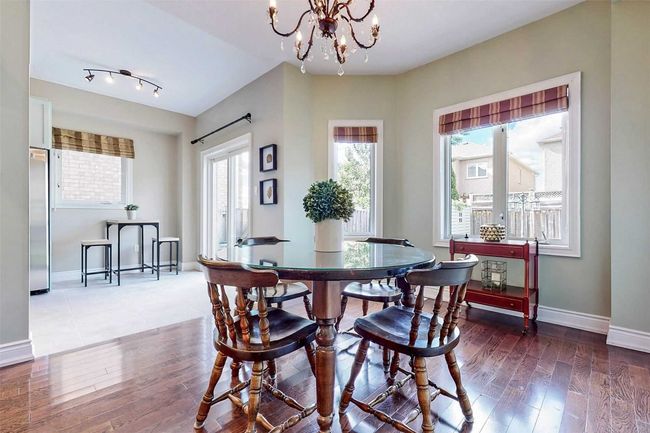 14 Ozner Cres, House attached with 3 bedrooms, 4 bathrooms and 5 parking in Woodbridge ON | Image 5