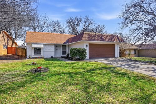 2879 Elsinor Dr, Fort Worth, TX, 76116-2707 | Card Image