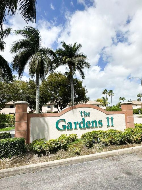 203-51-2920 Se 13th Ave, Homestead, FL, 33035-2366 | Card Image