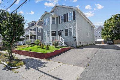 98 Oakland Avenue, Home with 8 bedrooms, 4 bathrooms and 6 parking in Providence RI | Image 2