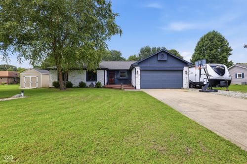1018 Kingsway Dr, Avon, IN, 46123-9399 | Card Image