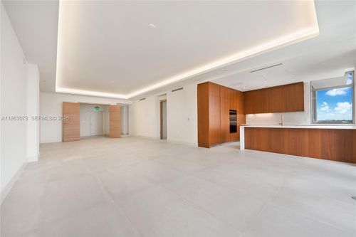 703-515 Valencia Ave, Coral Gables, FL, 33134-5727 | Card Image