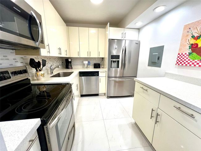 APT-1932 - 20505 E Country Club Dr, Condo with 2 bedrooms, 2 bathrooms and null parking in Aventura FL | Image 4