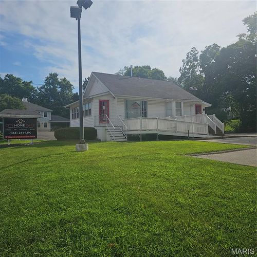 696 Saint Ferdinand St, Florissant, MO, 63031-5125 | Card Image