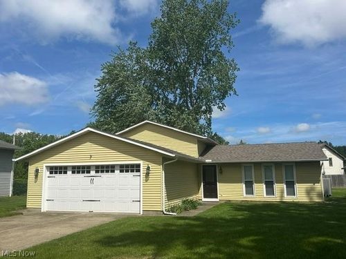 454 Oaknoll Dr, Amherst, OH, 44001-1956 | Card Image