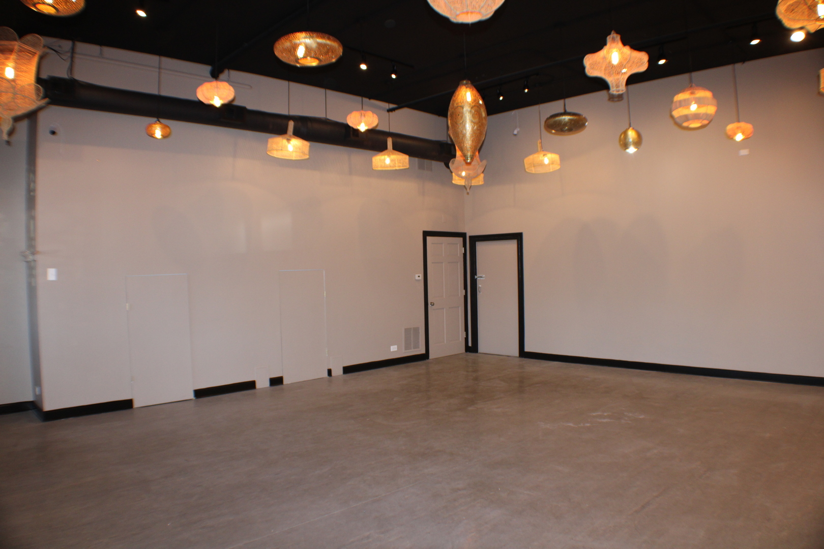 Commercial Sale in Chicago 4