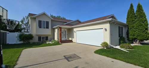 961 39 1/2 Ave W, West Fargo, ND, 58078-8154 | Card Image