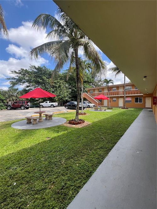 6-7155 W 14th Ct, Hialeah, FL, 33014-4504 | Card Image