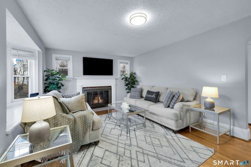 94 Benton St, Manchester, CT, 06040-4304 | Card Image