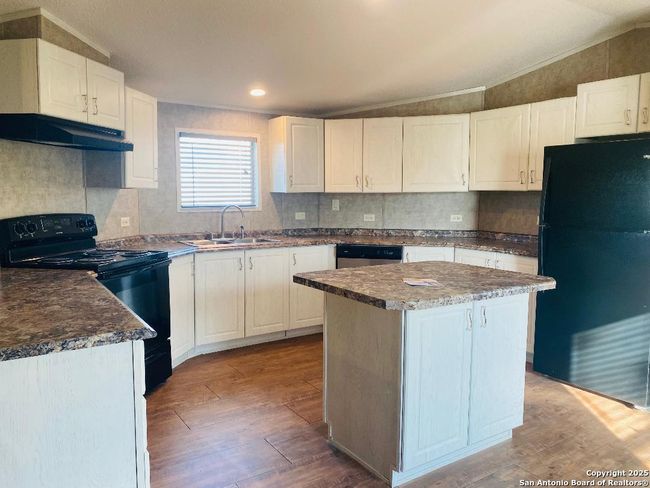 698 Forest Creek Rd, House other with 3 bedrooms, 2 bathrooms and null parking in Devine TX | Image 9