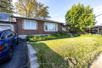 724 Phillip Murray Ave, House other with 3 bedrooms, 2 bathrooms and 3 parking in Oshawa ON | Image 1