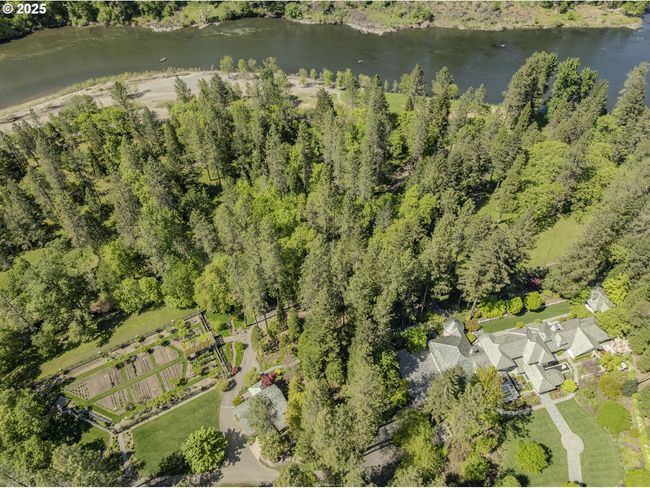 503 Quail Ln, House other with 3 bedrooms, 4 bathrooms and 3 parking in Grants Pass OR | Image 4
