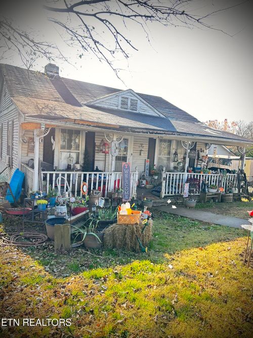 830 W Scott Ave, Knoxville, TN, 37921-6822 | Card Image