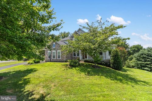 8091 Side Hill Dr, WARRENTON, VA, 20187-9215 | Card Image