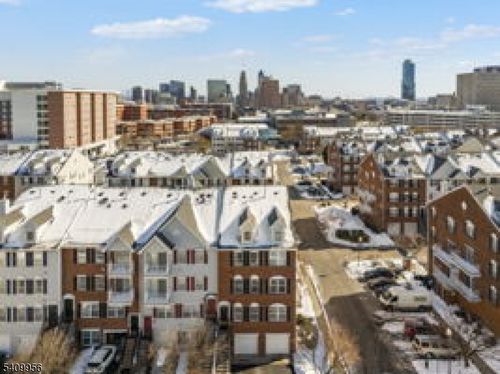 226 Matthews Dr, Newark, NJ, 07103-3156 | Card Image