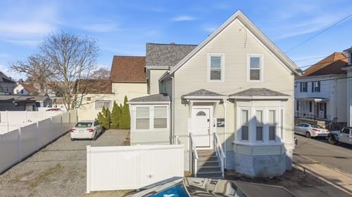 28 Borden St, New Bedford, MA, 02740-3317 | Card Image