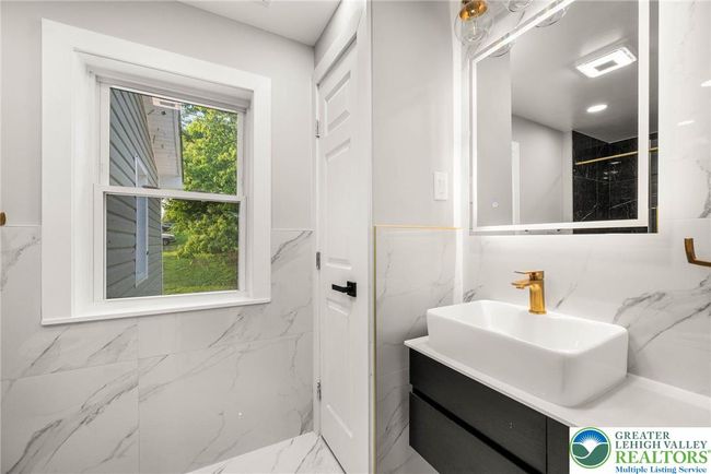 A - 8255 Mertztown Rd, Home with 6 bedrooms, 3 bathrooms and null parking in Alburtis PA | Image 36