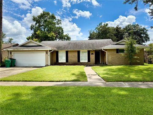 327 Dorset Dr, Slidell, LA, 70458-5217 | Card Image
