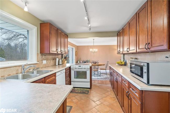 11317 Regional Rd 25, House other with 3 bedrooms, 1 bathrooms and 8 parking in Halton Hills ON | Image 10
