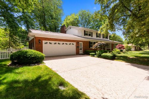 5505 Dolphin St, East China, MI, 48054-4116 | Card Image