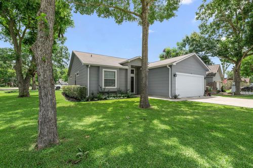 118 N Urbanec St, East Bernard, TX, 77435-9635 | Card Image