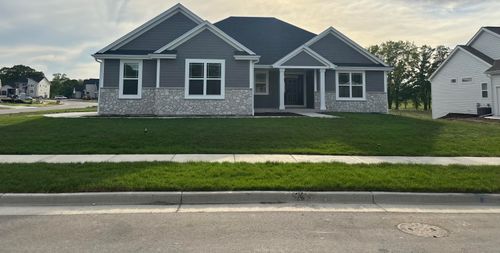W207 N5817 Muirfield Dr, Menomonee Falls, WI, 53051-8801 | Card Image
