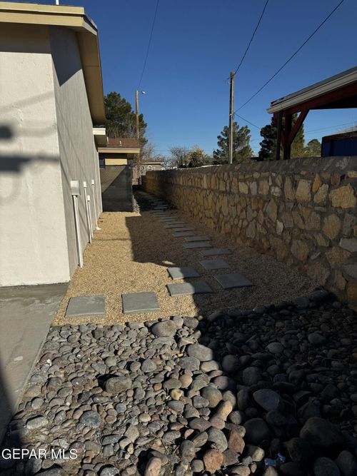 c-10277 N Loop Dr, Socorro, TX, 79927-4724 | Card Image