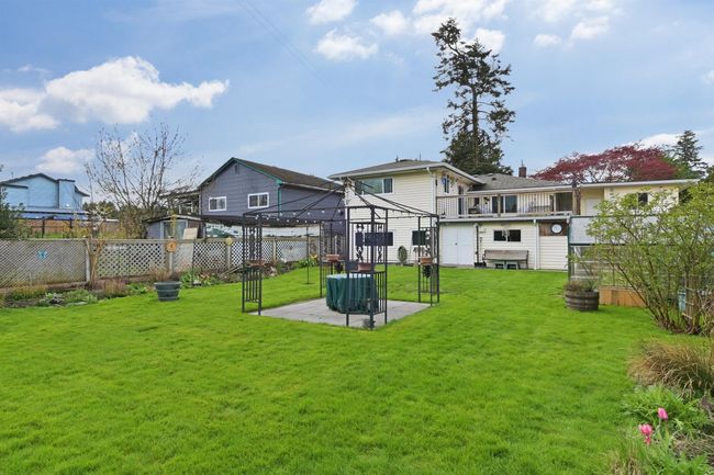 11248 Eltham Street, House other with 3 bedrooms, 1 bathrooms and 4 parking in Maple Ridge BC | Image 25