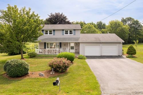 4952 Crestwood Ln, Syracuse, NY, 13215-1315 | Card Image