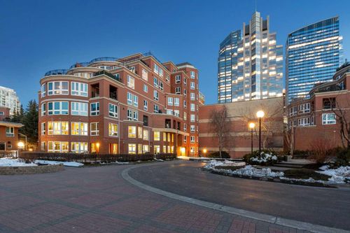 8203-400 Eau Claire Avenue Sw, Calgary, AB, T2P4X2 | Card Image