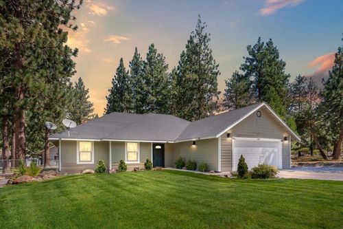17827 Fisher Pl, Weed, CA, 96094-9435 | Card Image