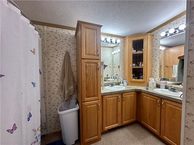 20 Stoneridge Ln, House other with 3 bedrooms, 2 bathrooms and 2 parking in Grove City PA | Image 9